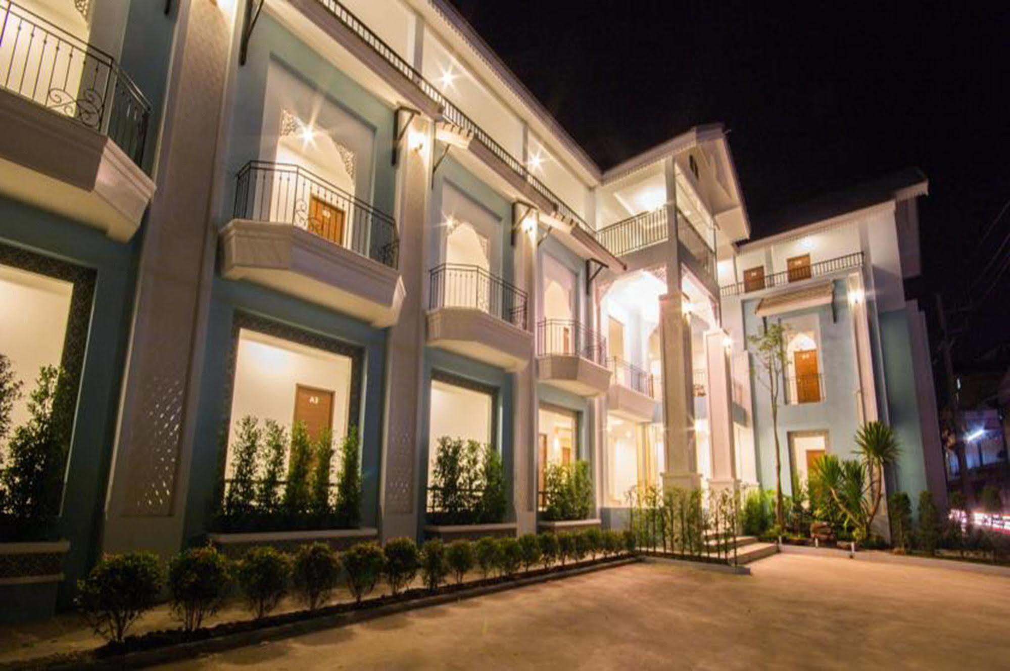 Crystal Nongkhai Hotel Nong Khai Exteriör bild