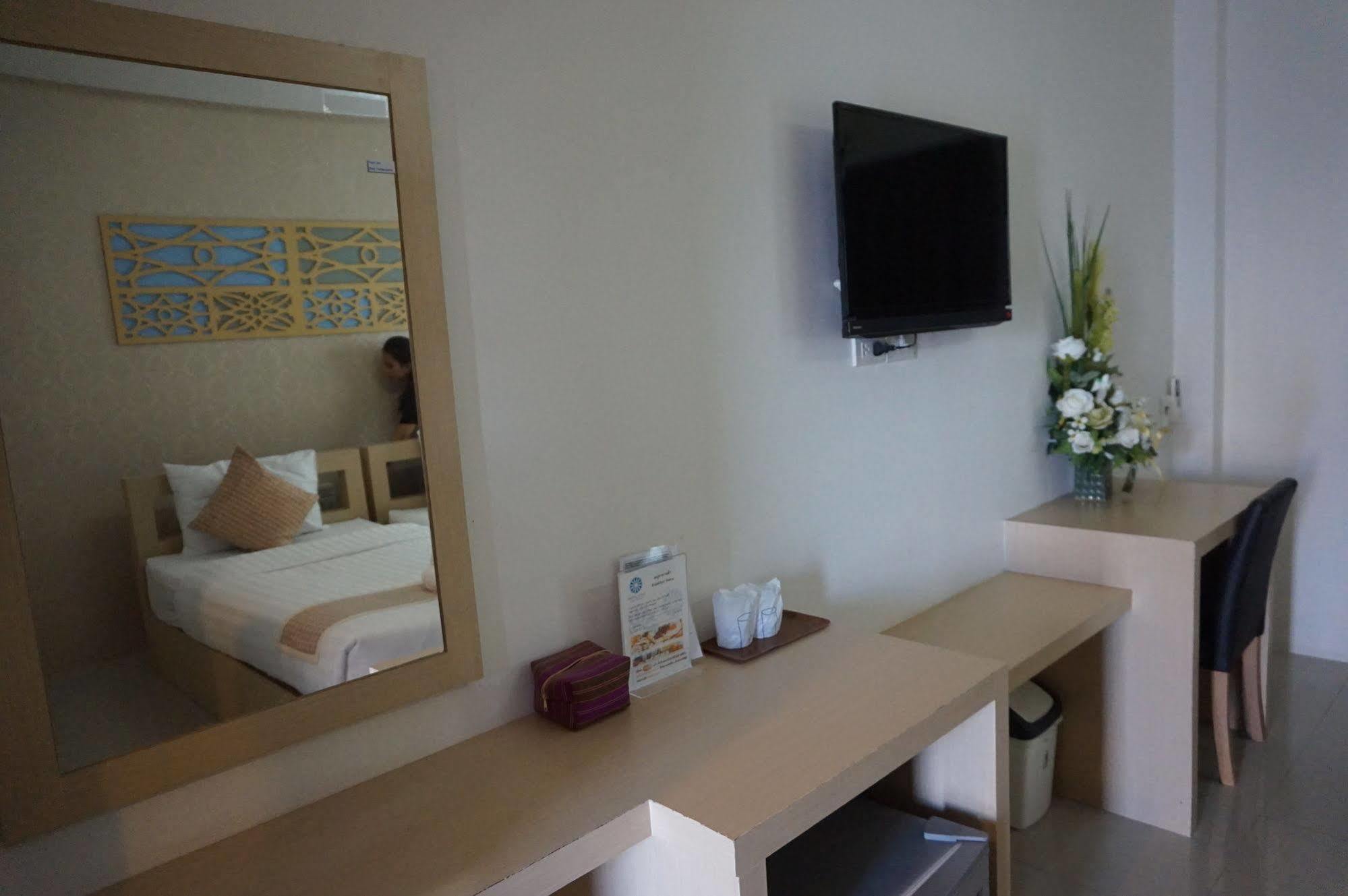 Crystal Nongkhai Hotel Nong Khai Exteriör bild
