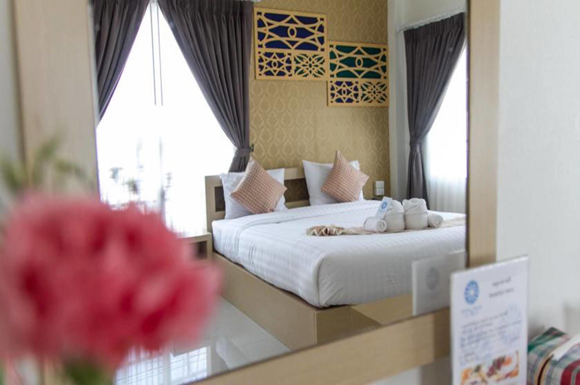 Crystal Nongkhai Hotel Nong Khai Exteriör bild