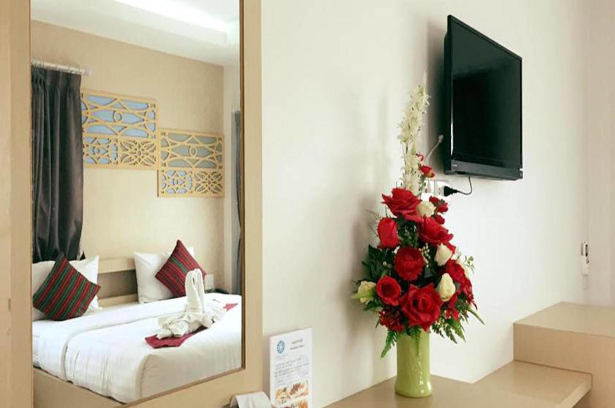 Crystal Nongkhai Hotel Nong Khai Exteriör bild
