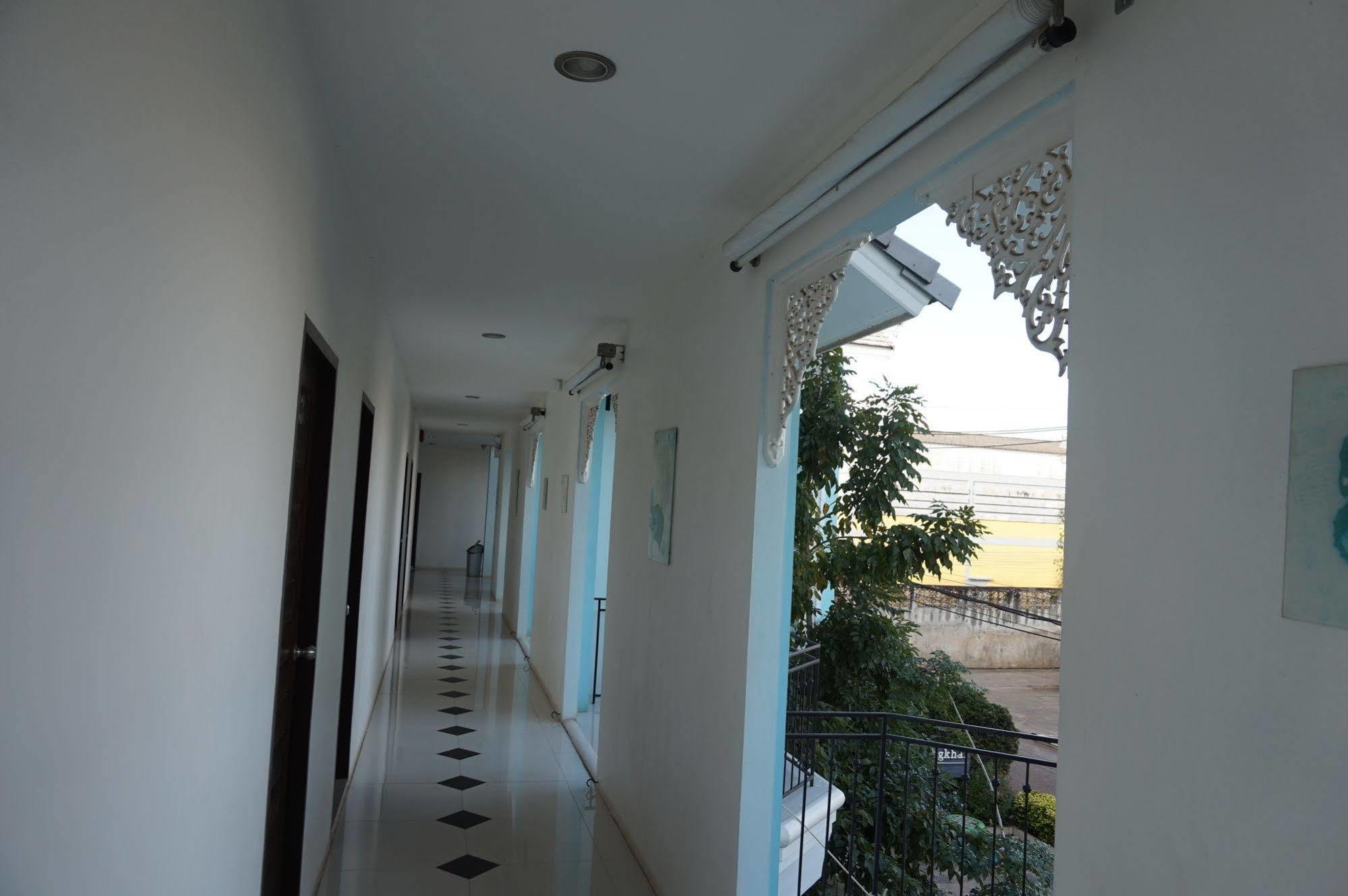 Crystal Nongkhai Hotel Nong Khai Exteriör bild
